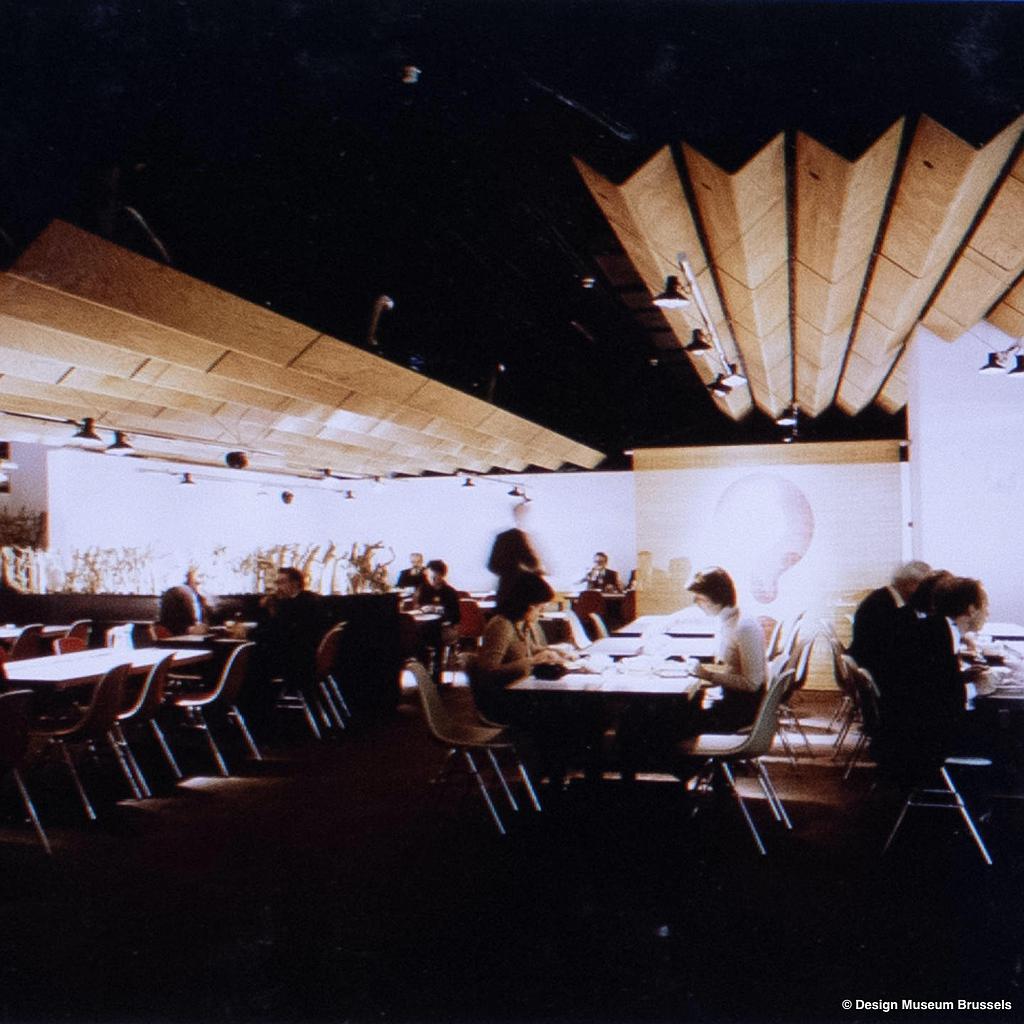 Ceiling module in oak plywood by Christophe Gevers from the Générale de Banque (L. 248,5 cm)