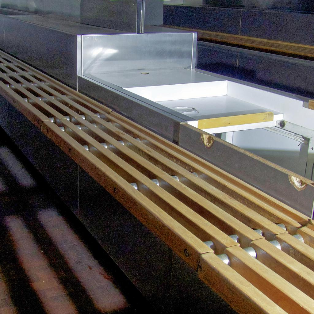 Serving hatch in varnished oak by Christophe Gevers from the Générale de Banque (various lengths)