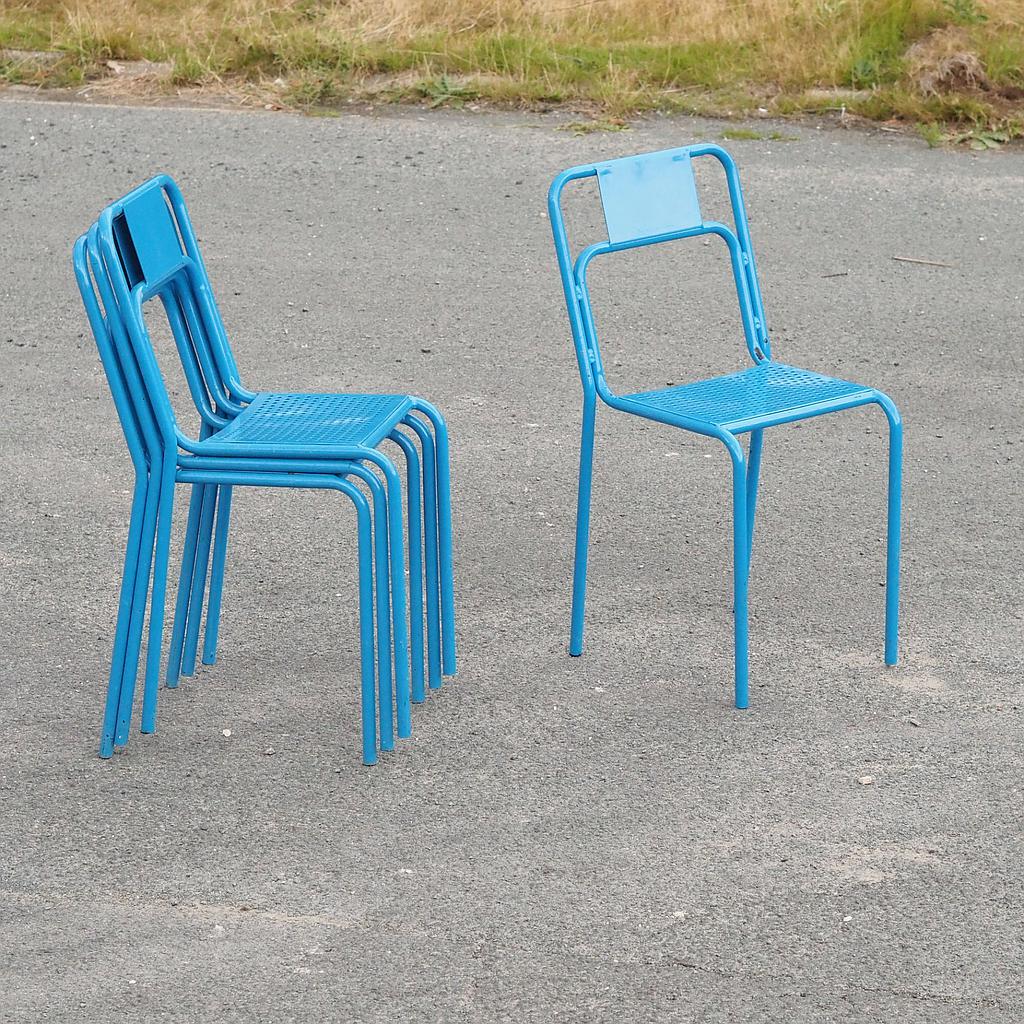 Stackable outdoor chair 'CH–05 A' in blue tubular steel by Ateliers J&amp;J