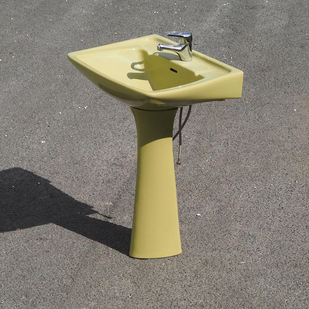Green pedestal bathroom sink