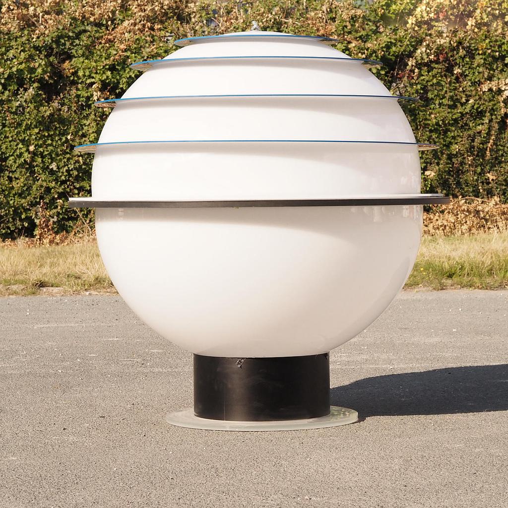 Sphere in plexiglass (⌀ 136 cm)