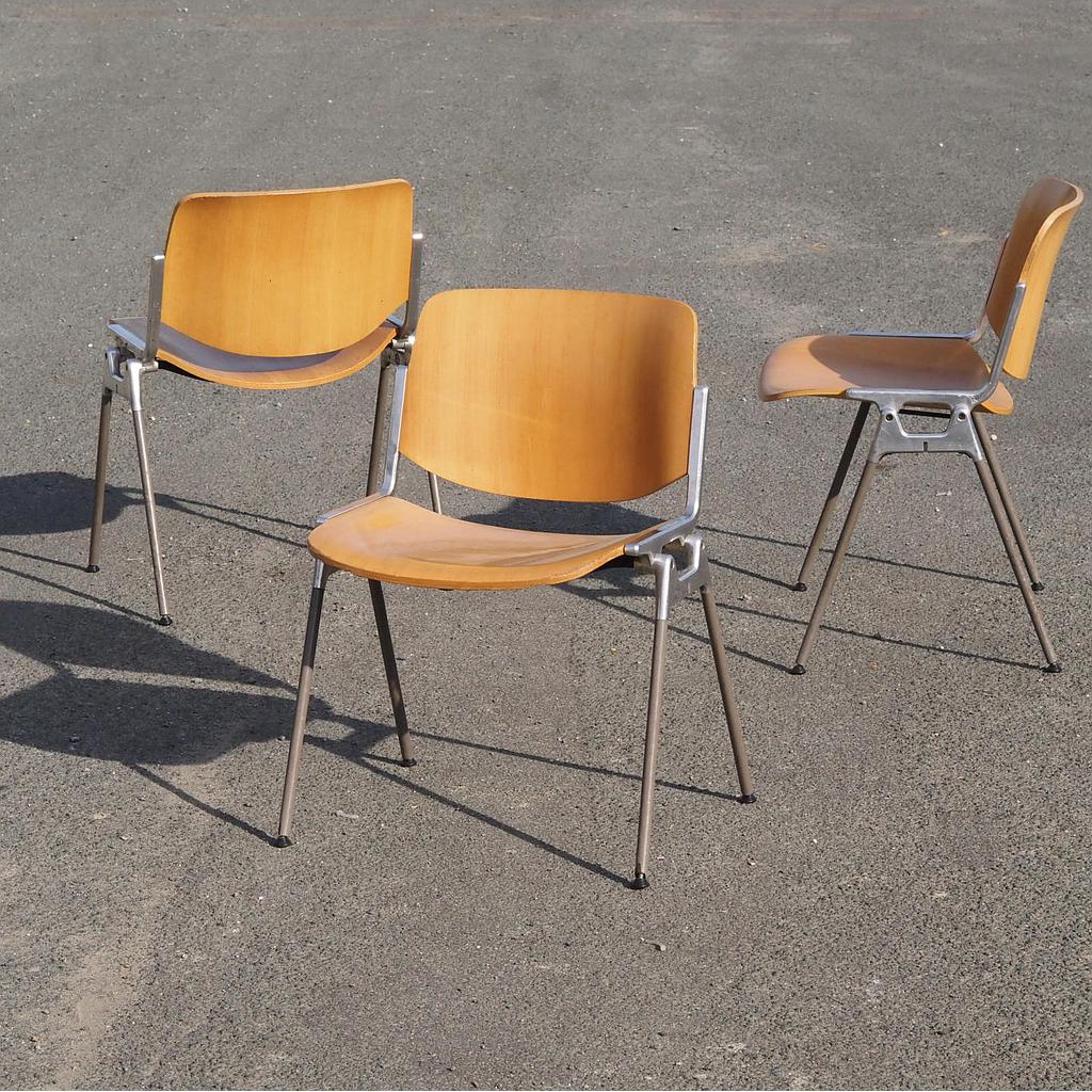 Stackable chair 'DSC 106' by Giancarlo Piretti for Castelli