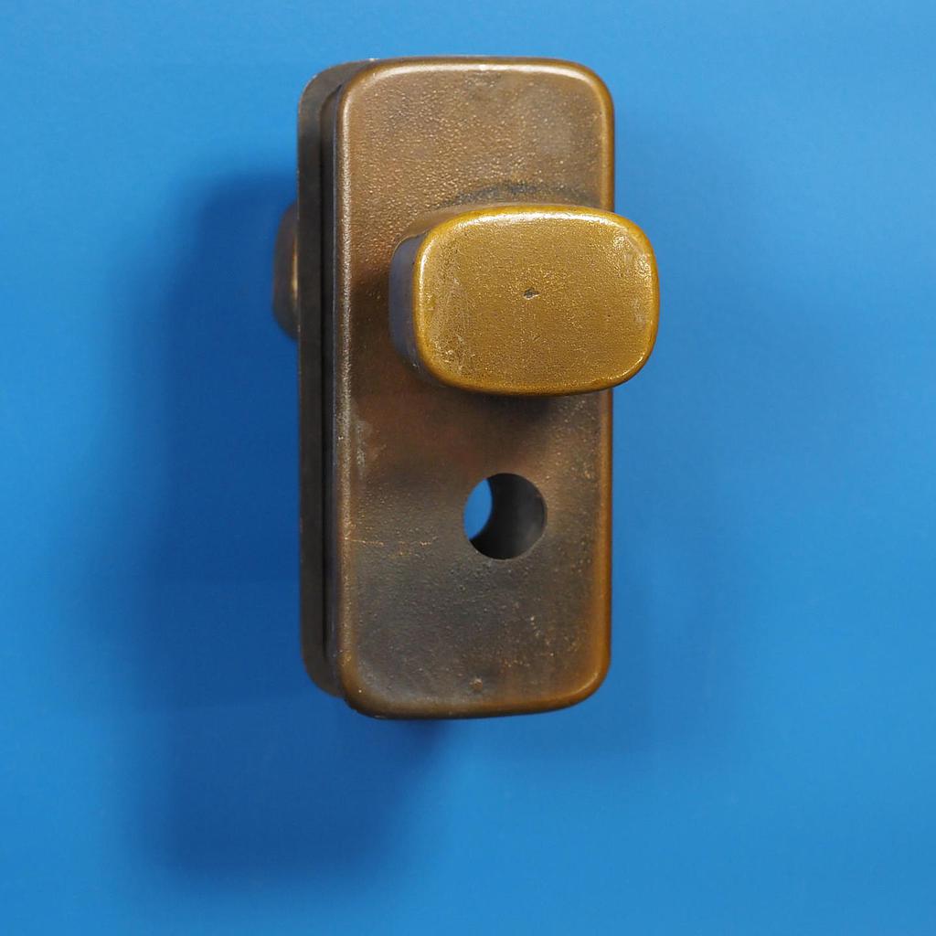 Double door pull handle with round keyhole in sand-cast bronze by Jules Wabbes from the Générale de Banque - Fixed (Left)