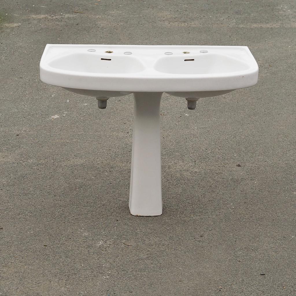 [999SAN1036] Double pedestal bathroom sink in glazed porcelain by Sphinx