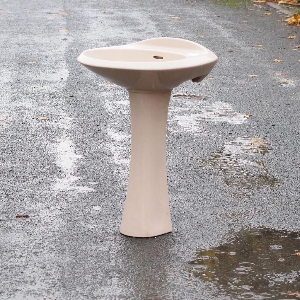 [999SAN1043] Pedestal bathroom sink in glazed ceramic by Ideal Standard