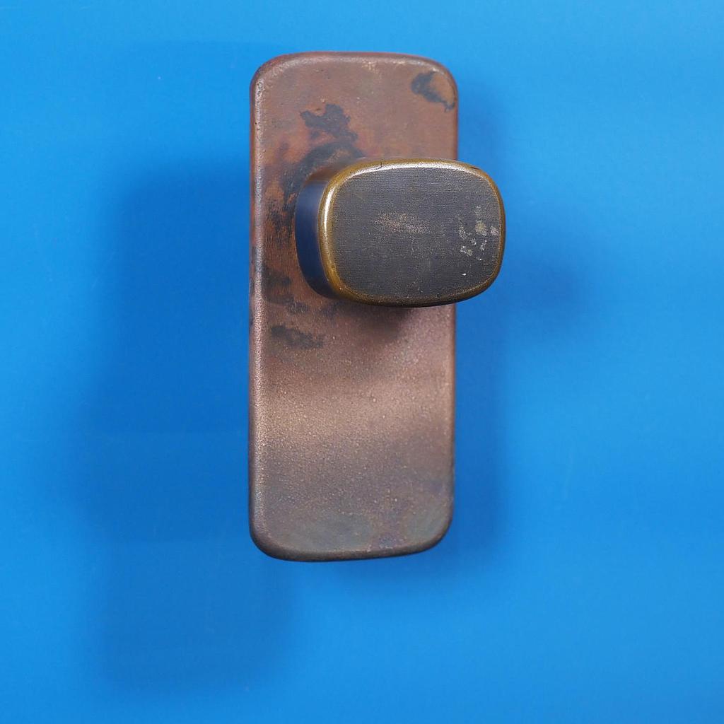 [005HAR240] Single door pull handle in sand-cast bronze by Jules Wabbes from the Générale de Banque - Fixed (Right)