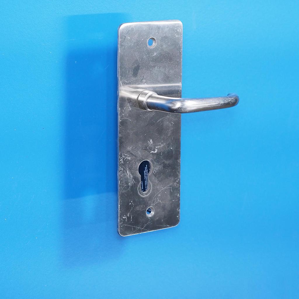 Single door handle with key and fixing holes in chrome-plated brass from the Générale de Banque - 2 fixing holes (Right)