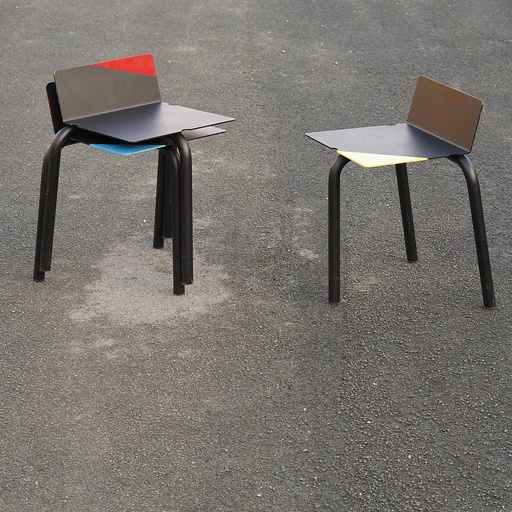 Stackable chair by Pierre-Emmanuel Vandeputte - Black with low backrest (with various coloured corners)