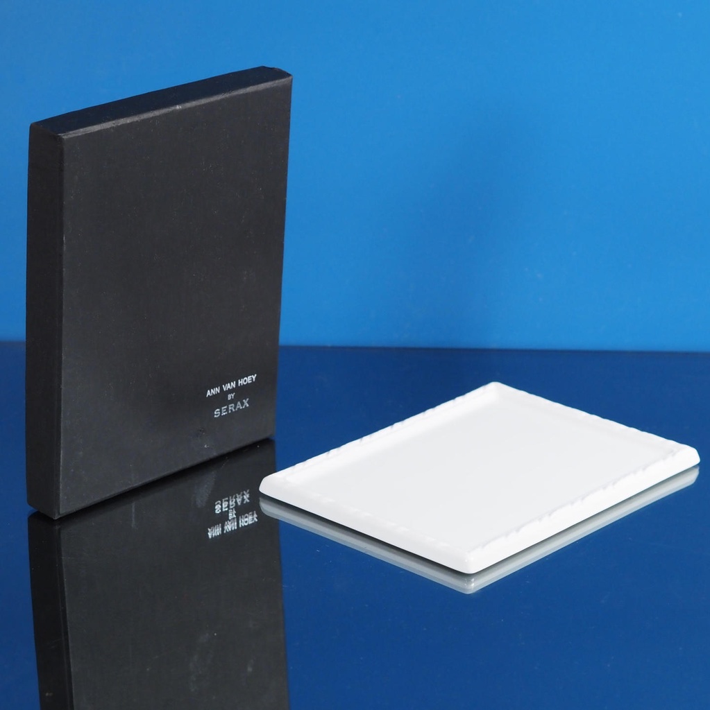 [B9812151] Set of 2 porcelain plates 'Frame' by Ann Van Hoey for Serax