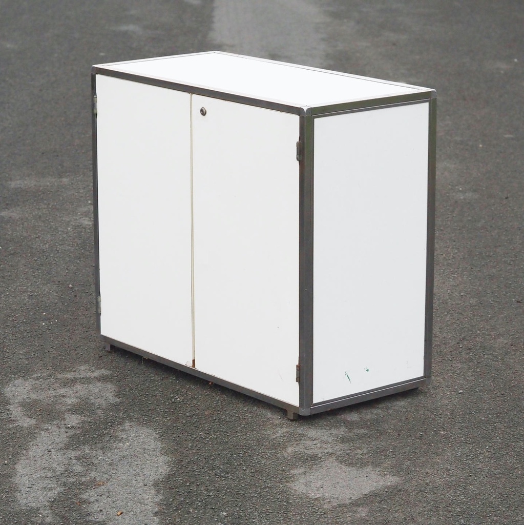 Sideboard with chromed steel frame - Lock cylinder on top