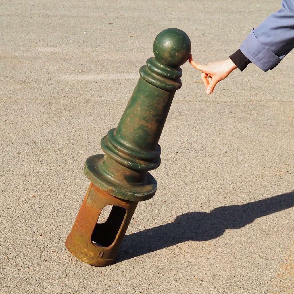[999OBJ179] Traffic bollard in cast-iron