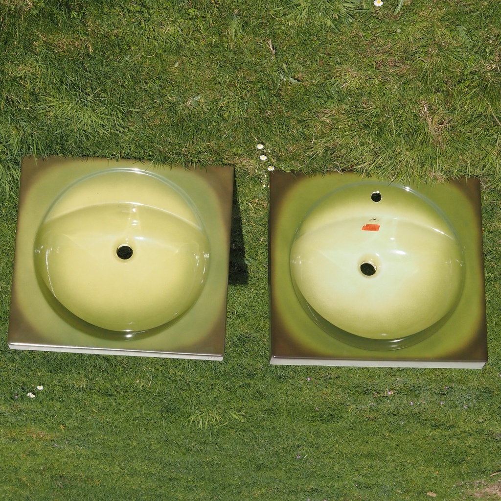 Bathroom sink in ceramic by Adam et Mercier