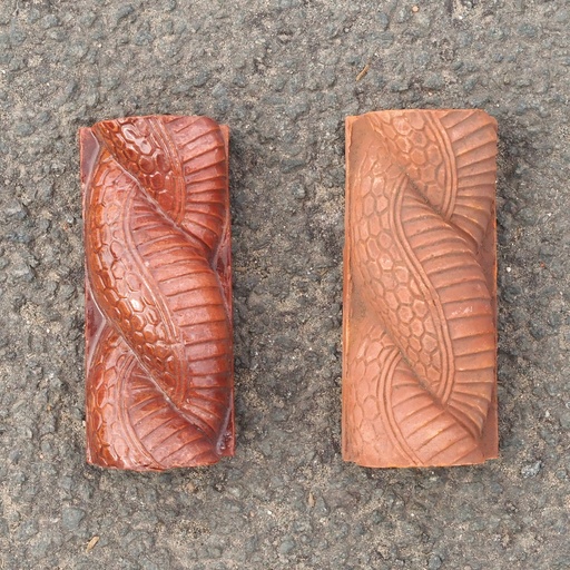 Embossed handmade frieze in terracotta by Emery&Cie (13,5 x 6 cm) - Snake (straight)