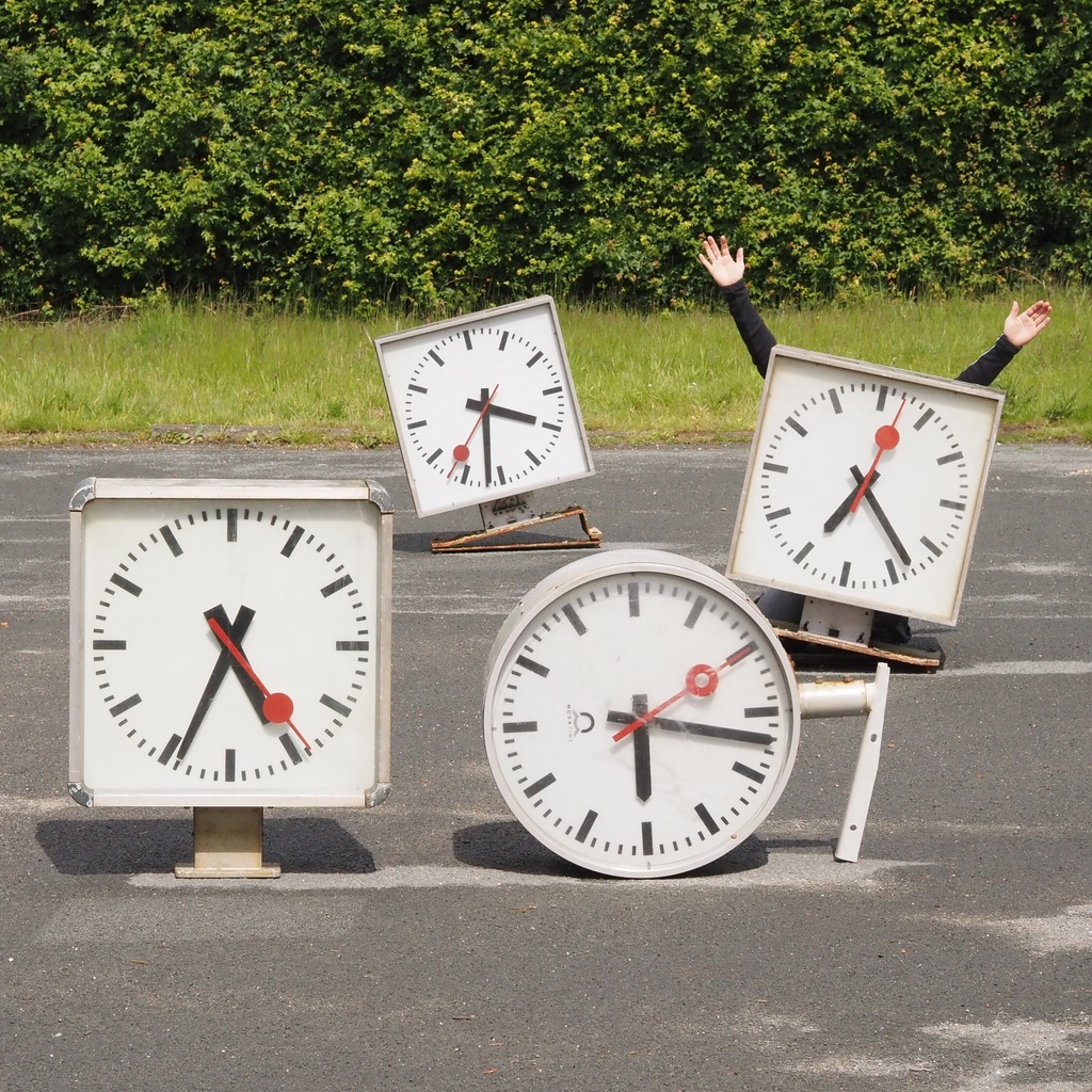 Wall mounted clock reclaimed from the SNCB/NMBS (various sizes & shapes) - Only available in our physical shop