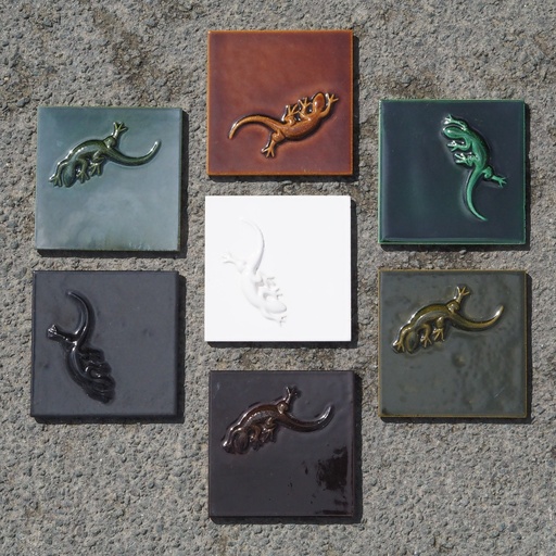 Embossed tile 'Lizard' in glazed terracotta by Emery&Cie (15 x 15 cm)