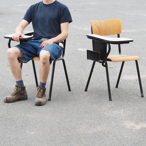 [901FUR893] Conference chair with writing tablet