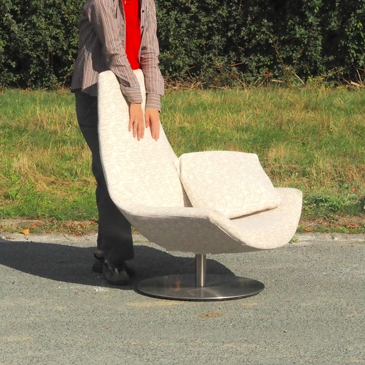 Lounge chair with removable fabric cover