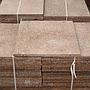 Bevelled red granite slabs with flamed finish (from 2,9 to 3,2 cm thick) - Sold per pallet