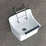 Bucket sink in ceramic with stainless steel grating