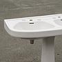 Double pedestal bathroom sink by de Sphinx