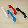 Colourful cabinet handle in aluminum (8,5 cm)