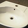 Bathroom sink in ceramic by Jacob Delafon